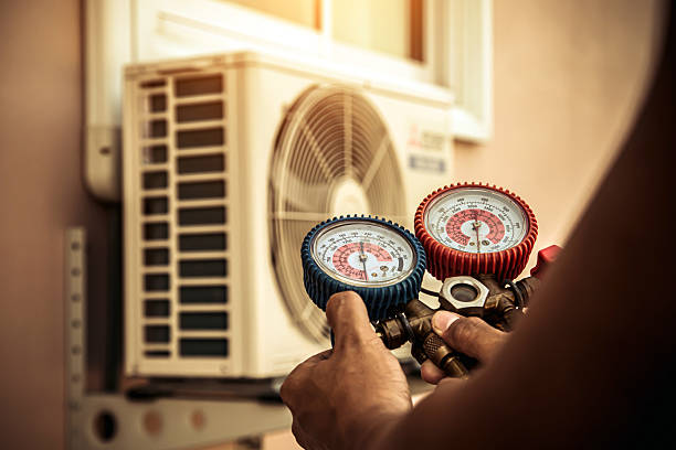 Professional Hvac technician working in Sardinia, OH